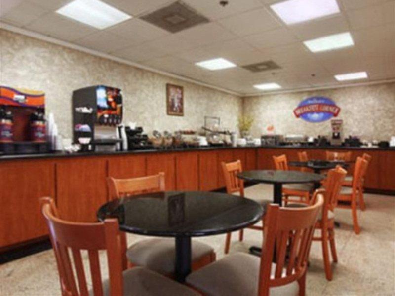 Baymont Inn & Suites Clearwater Restaurant photo