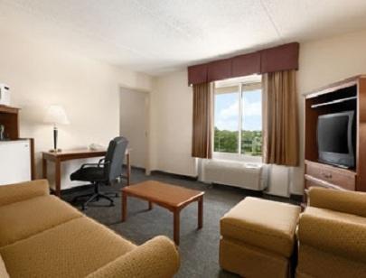 Baymont Inn & Suites Clearwater Room photo